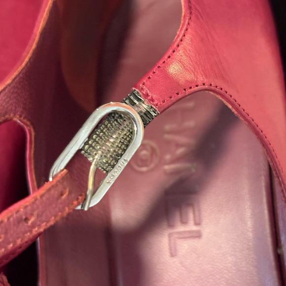 CHANEL T Strap Embellished Wedge Pumps in Fuchsia Plum Leather 2008 - Picture 7 of 16